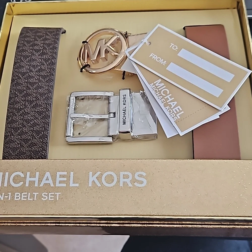 NEW! MICHAEL KORS MK Logo 4 in 1  Women's Reversible Belt Gift Set OS.
